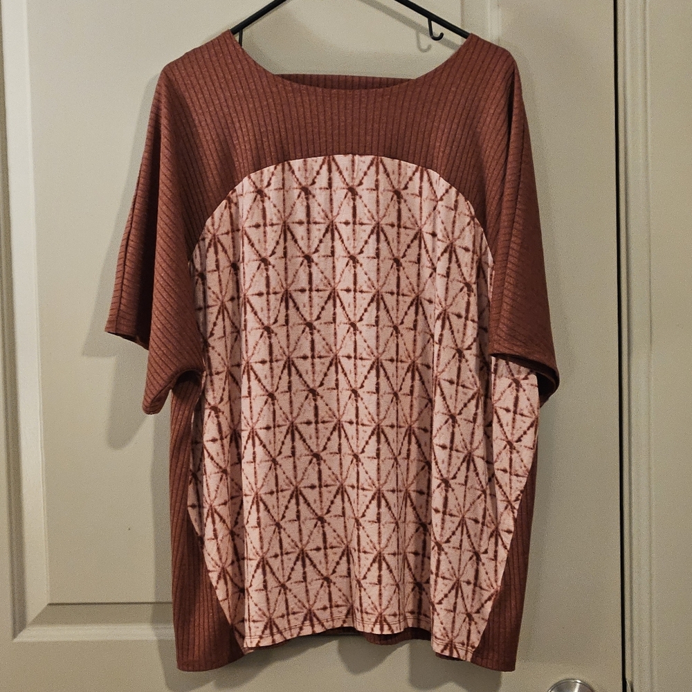 18/20W Women's Pink Geometric Pattern Top